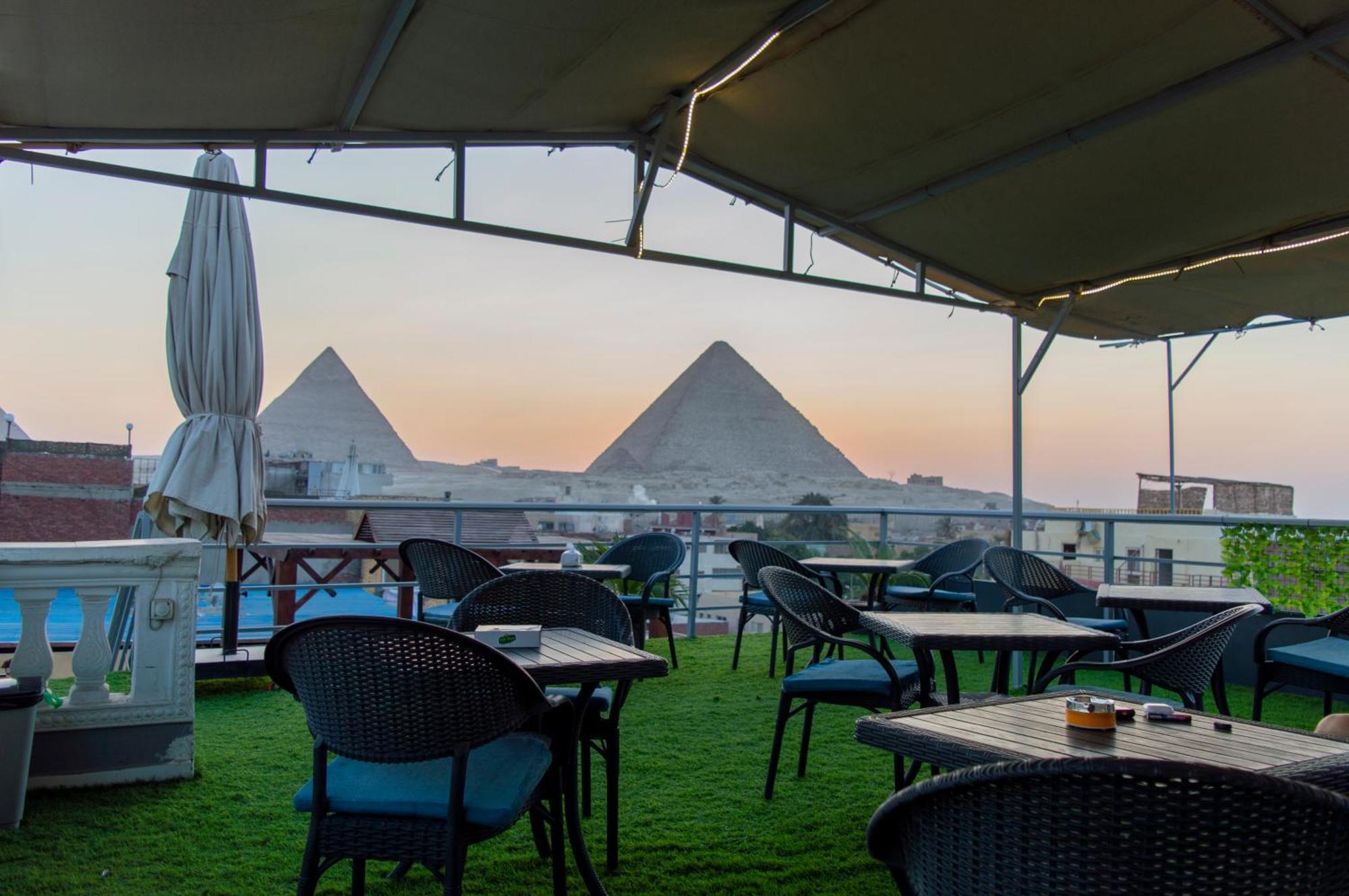 The Pyramids Gate Inn Kafret el-Gabal Buitenkant foto