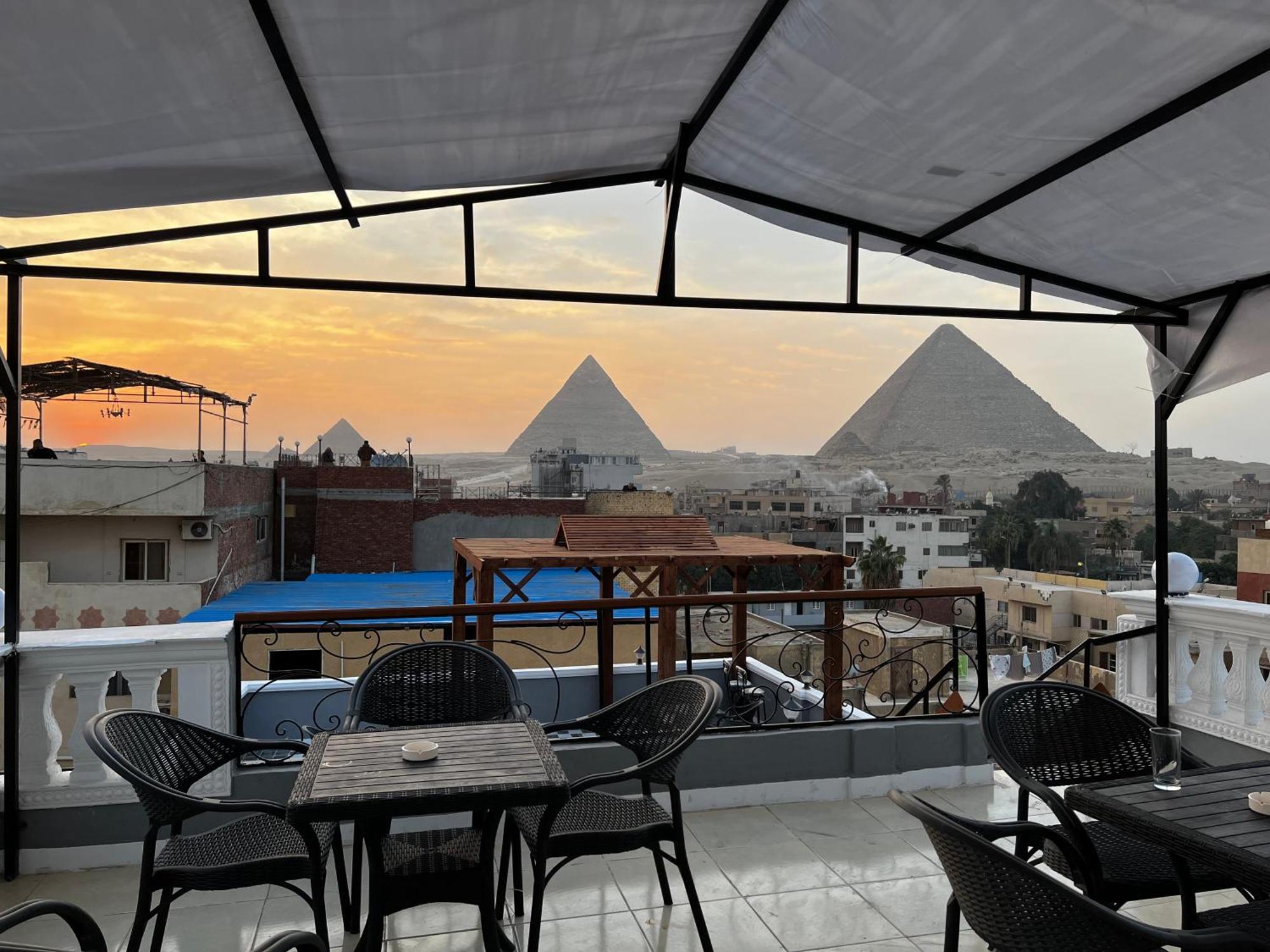 The Pyramids Gate Inn Kafret el-Gabal Buitenkant foto
