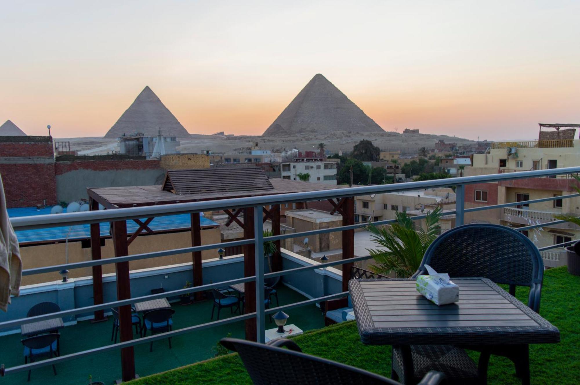 The Pyramids Gate Inn Kafret el-Gabal Buitenkant foto