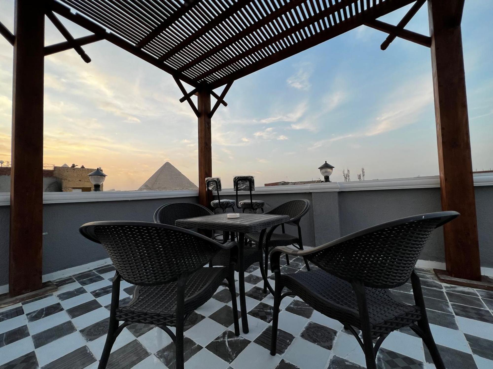 The Pyramids Gate Inn Kafret el-Gabal Buitenkant foto