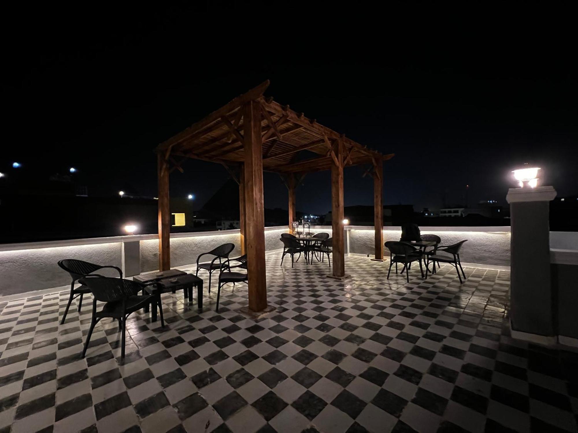 The Pyramids Gate Inn Kafret el-Gabal Buitenkant foto