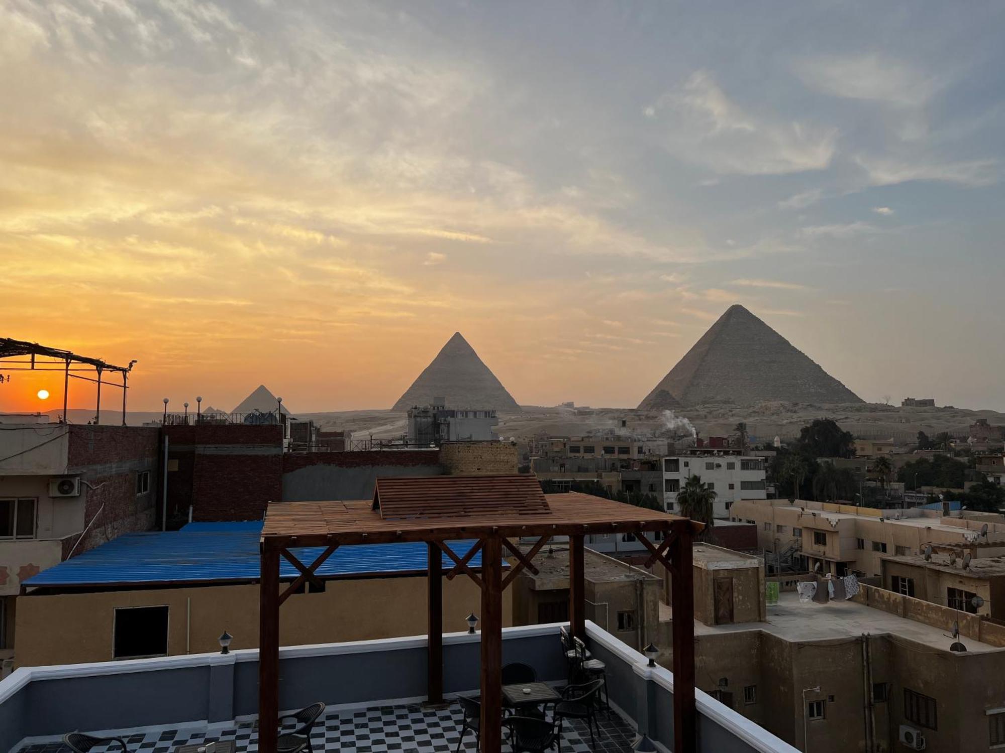 The Pyramids Gate Inn Kafret el-Gabal Buitenkant foto