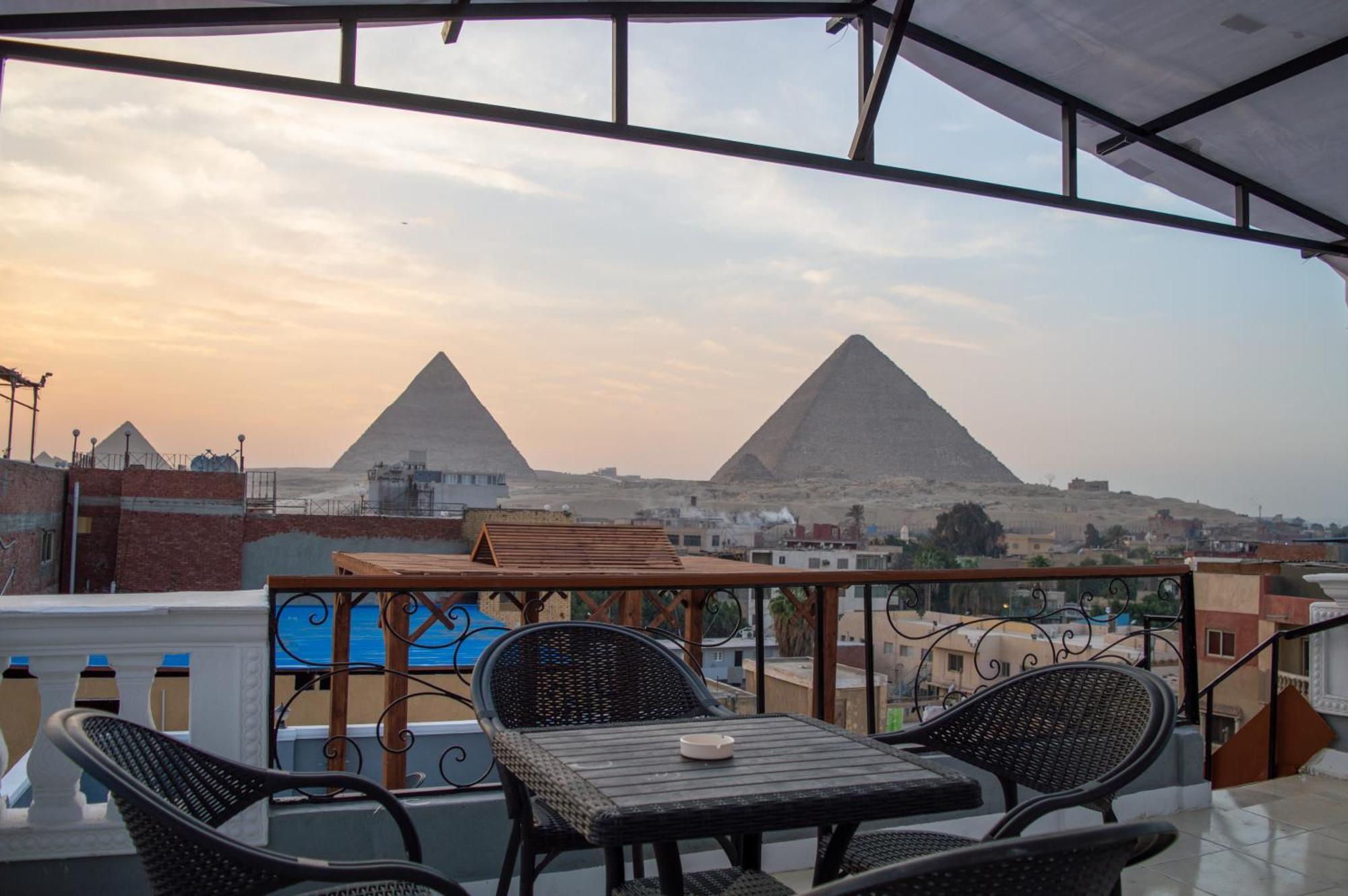 The Pyramids Gate Inn Kafret el-Gabal Buitenkant foto